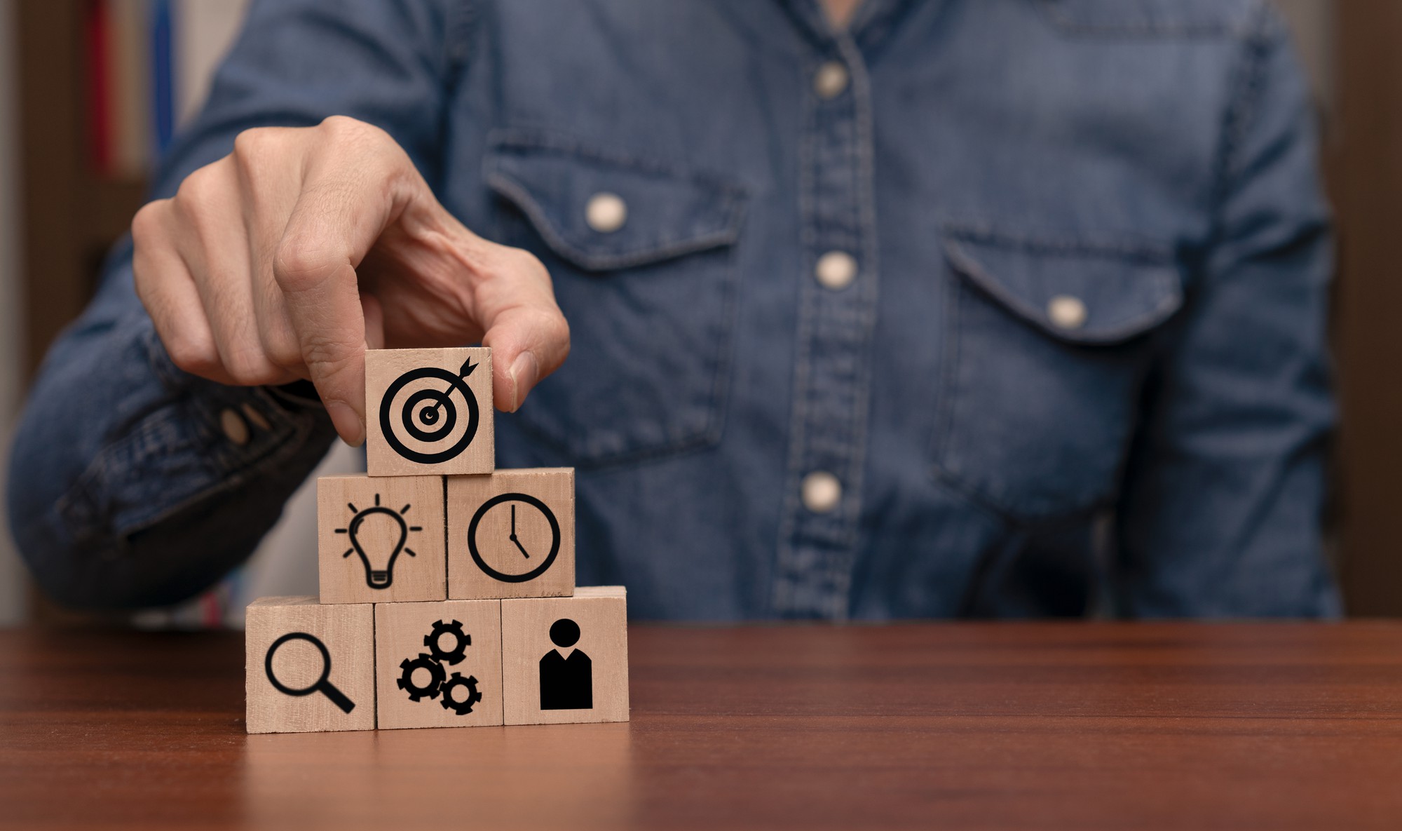 business-people-choose-target-good-business